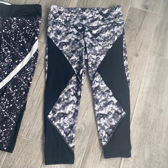 2 pair Mesh panel Capri leggings - Picture 3 of 4